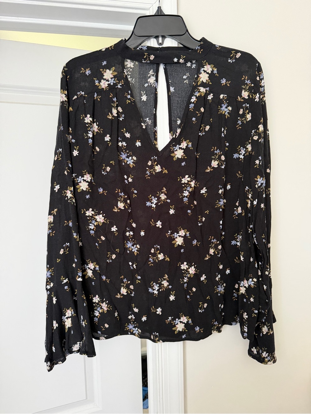 Black Floral Keyhole Long-Sleeve Top